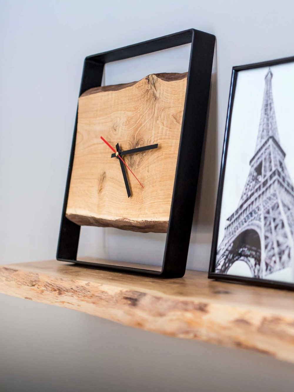 Quadratische Wanduhr aus Eiche