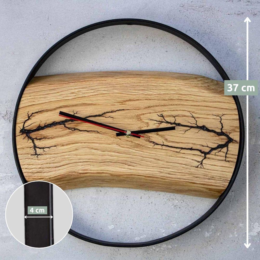 Holz-Wanduhr „Blitzschlag“ gerahmt mit polierter Oberfläche