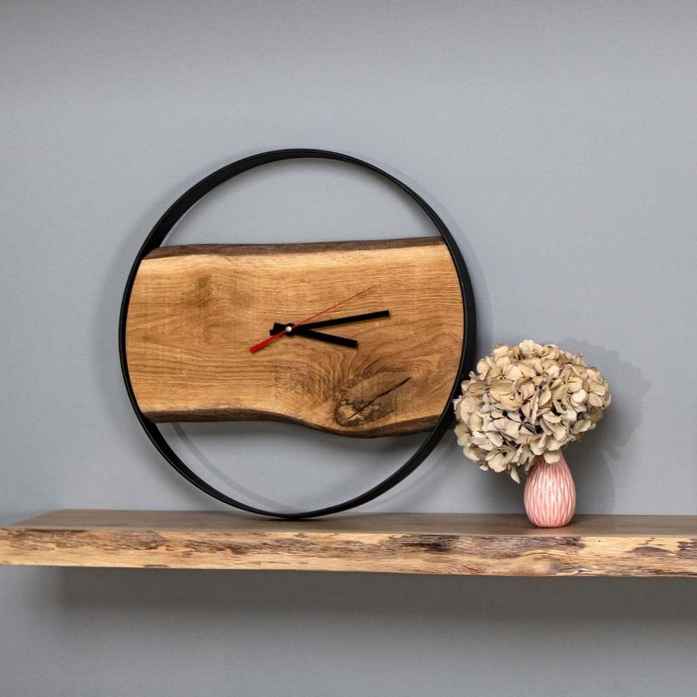 Rustikale Wanduhr